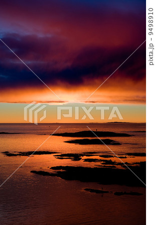 Ocean Sunset 9498910