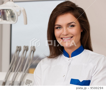 Young beautiful brunette female dentist at dentist's surgery Young beautiful brunette female dentist at dentist's surgery 9500294