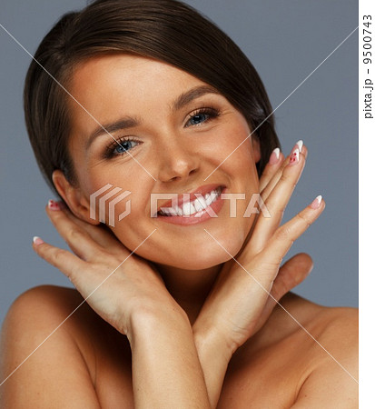 Beautiful young brunette woman with blue eyes 9500743