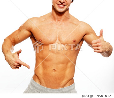 Sporty muscular man showing his abdominals 9501012