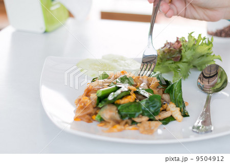 yummy fried noodle 9504912