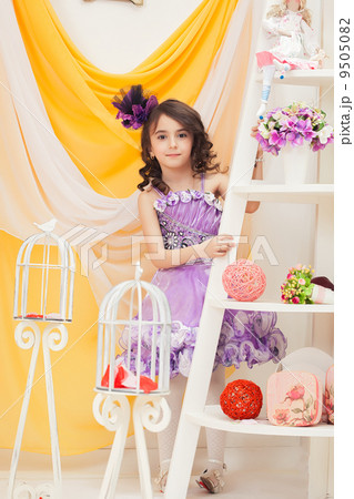 Elegantly dressed girl posing in vintage interior 9505082
