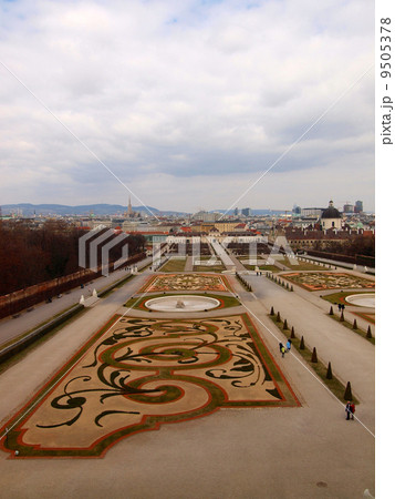 ベルベデーレ宮殿の庭園 9505378