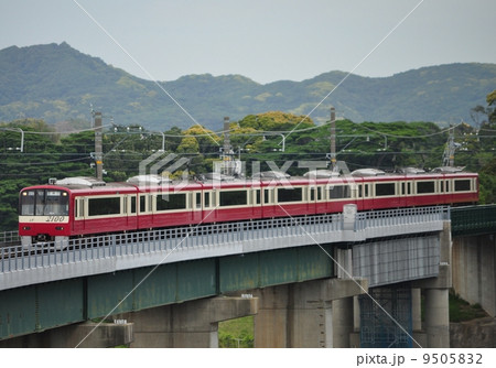 電車 高架橋 電車 高架橋 9505832