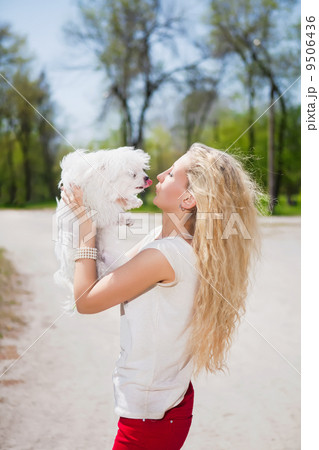 Curly blond woman 9506436