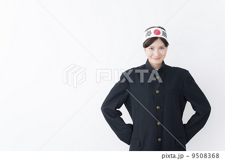 学ラン姿の若い女性 学ラン姿の若い女性 9508368