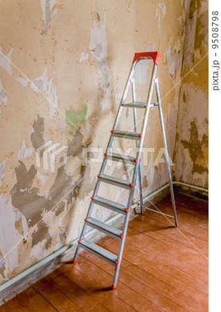 Old Wallpapers And Ladder 9508798