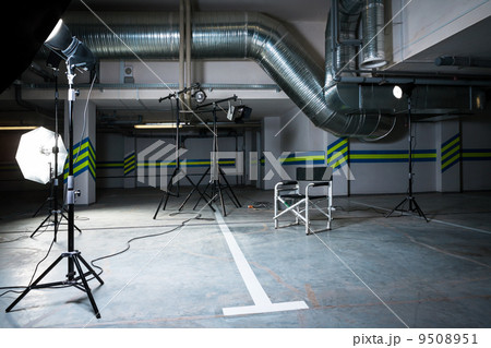 studio in the parking lot 9508951