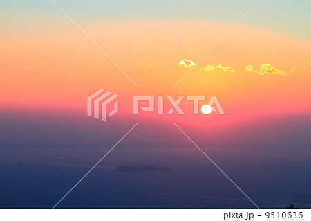 初日の出　伊豆スカイラインからの初島　熱海　2014年１月１日撮影 9510636