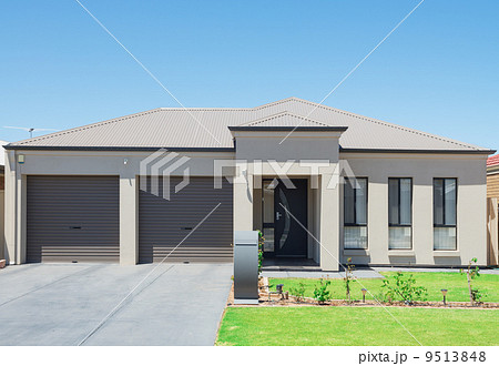 Modern Suburban House Modern Suburban House 9513848
