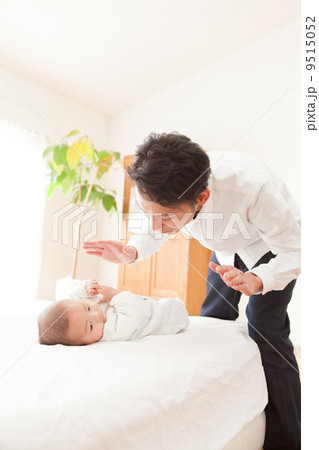 生後４ヶ月の赤ちゃんとパパ 9515052