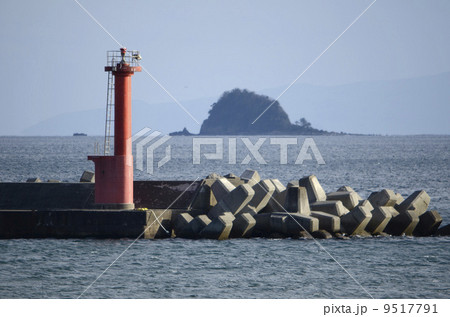 灯台と手石島 灯台と手石島 9517791