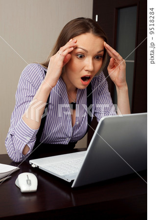 Indignared businesswoman Indignared businesswoman 9518284