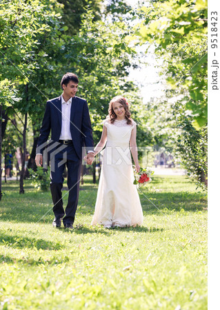 Bride and groom 9518423