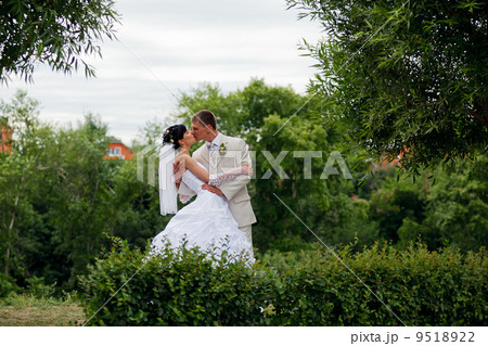 Bride and groom 9518922