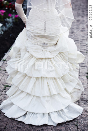 Bride walks Bride walks 9519118