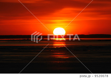 野付半島の真っ赤な夕陽 (別海町) 野付半島の真っ赤な夕陽 (別海町) 9520078