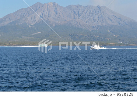 桜島と船 9520229