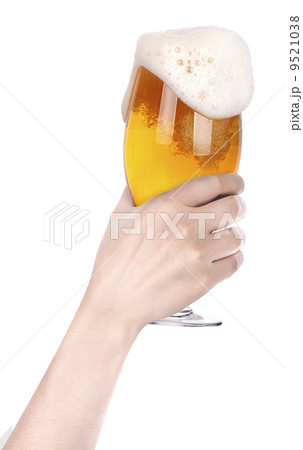 beer with hand making toast 9521038