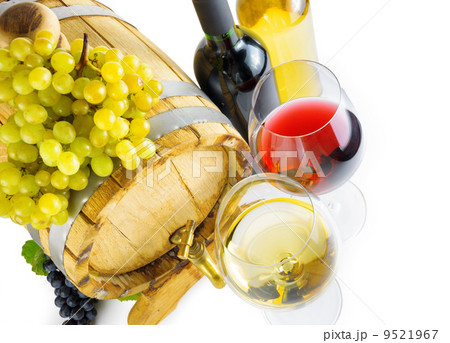 Red and white wine on white background 9521967