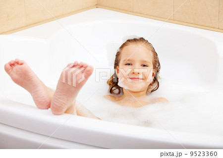 Child in the bathtub 9523360