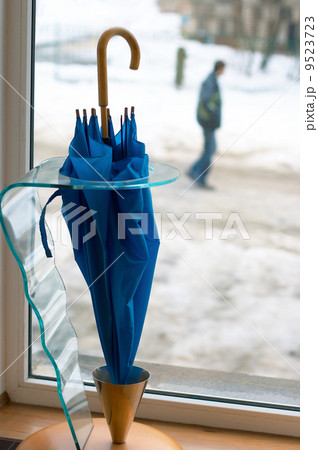 Umbrella in the winter 9523723