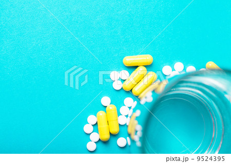 White medicine pills 9524395