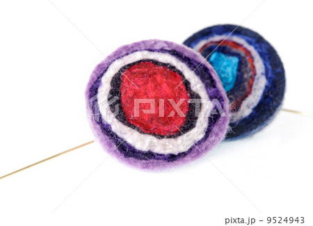 Thick felt brooches 9524943