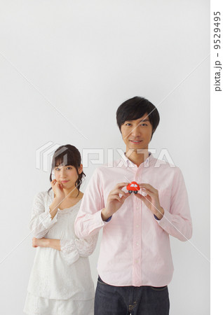車を持つ夫と困る妻 9529495