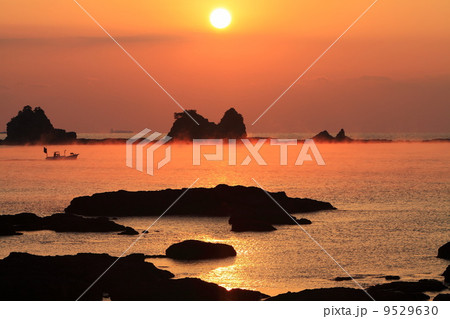 南紀海岸冬の海霧 9529630