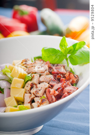 fresh caesar salad 9529804