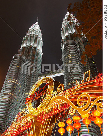 マレーシア　クアラルンプール　ペトロナスツインタワー 9529953