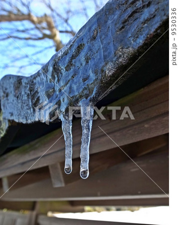 瓦とつらら 9530336