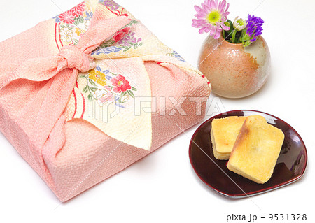 お中元・お歳暮イメージ～風呂敷包み～ 9531328