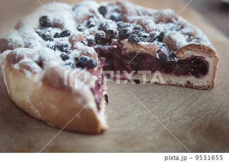 Canberry cake with blackberry 9531655