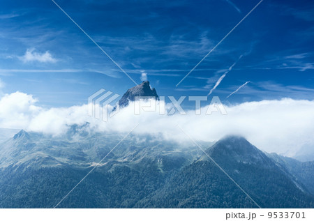 Pyrenees mountains 9533701