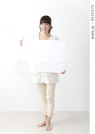 若い女性 メッセージボード 若い女性 メッセージボード 9535572