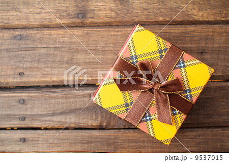 チェック柄のプレゼントの小箱　ギフト 9537015