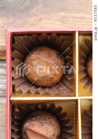 箱に入ったチョコレートトリュフ チョコレートギフト 箱に入ったチョコレートトリュフ チョコレートギフト 9537085