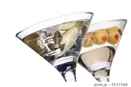 martini with olive cocktail isolated 9537586