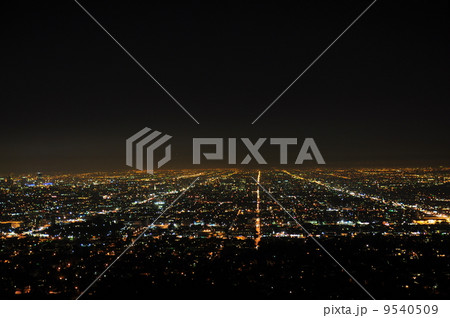 グリフィス天文台から望むアメリカ・ロサンゼルスの夜景 グリフィス天文台から望むアメリカ・ロサンゼルスの夜景 9540509