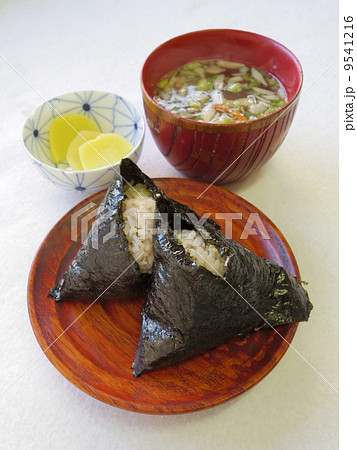 おにぎりとお味噌汁 おにぎりとお味噌汁 9541216
