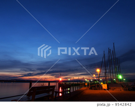 ドイツ　ボーデン湖　港の夜景 9542842