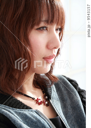 セミロングが似合う美女 セミロングが似合う美女 9543157