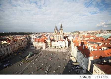 チェコ　プラハの旧市街地広場 9544880