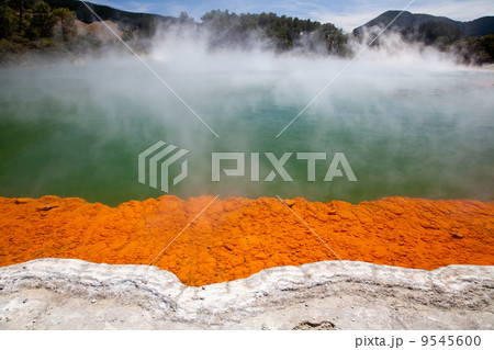 Champagne pool Champagne pool 9545600