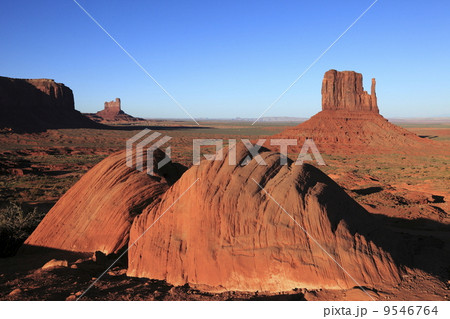 モニュメント・バレーのウェスト・ミトン・ビュート 9546764
