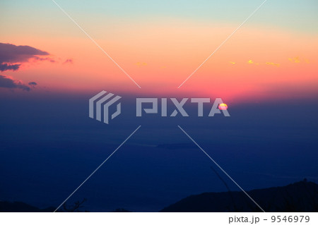 初日の出　伊豆スカイラインからの初島　熱海　2014年１月１日撮影 9546979