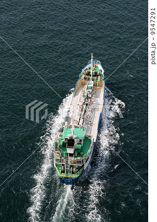 真上から見た貨物船 9547291