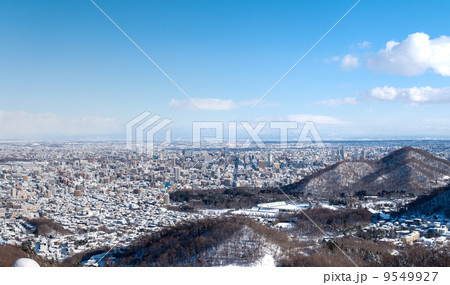 冬の札幌大倉山からの眺め 9549927